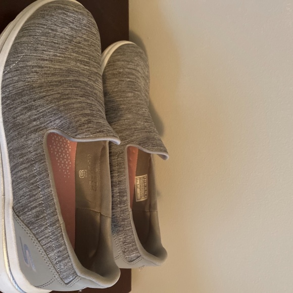 Skechers Air Cooled Walking Shoe - Picture 2 of 3